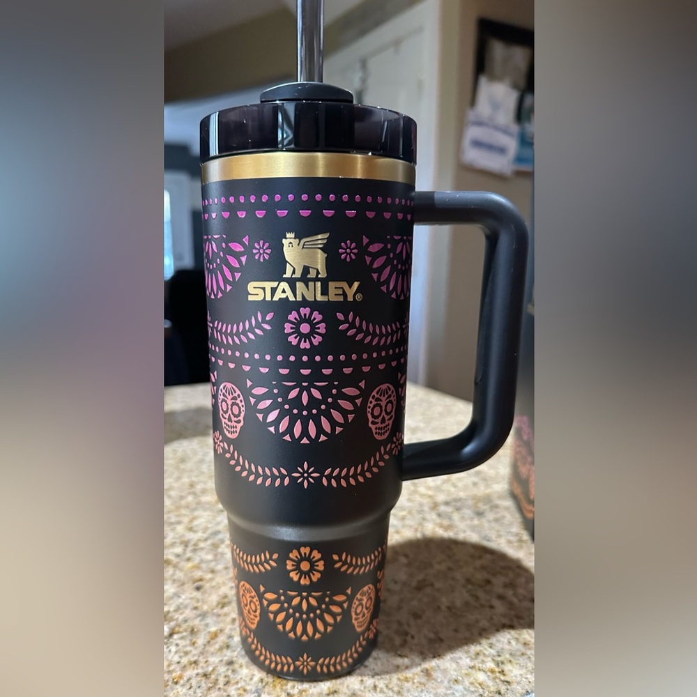 Brand New Limited Edition Día de Muertos 
Stanley 30-OZ Quencher® H2.0 FlowState